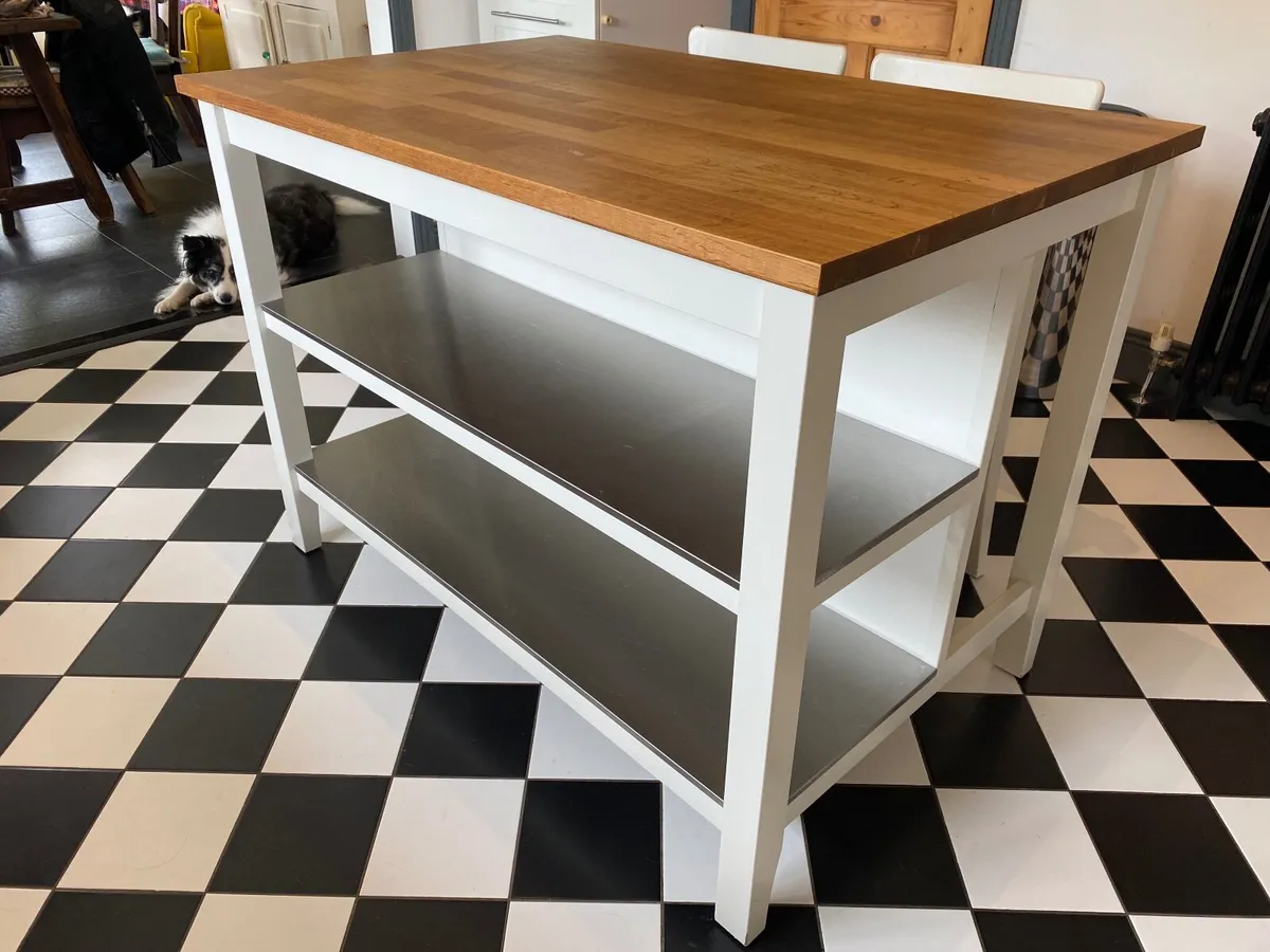 Kitchen Island & Chairs - Image 3