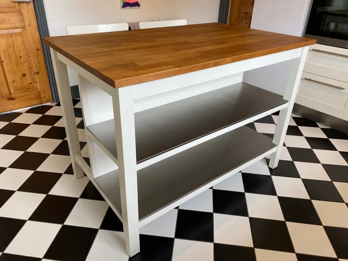 Kitchen Island & Chairs - Image 4