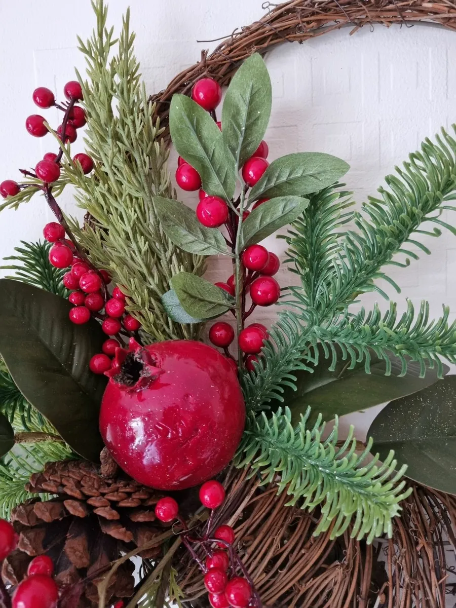 Natural red berries twig wreath 55cm - with tag - Image 2