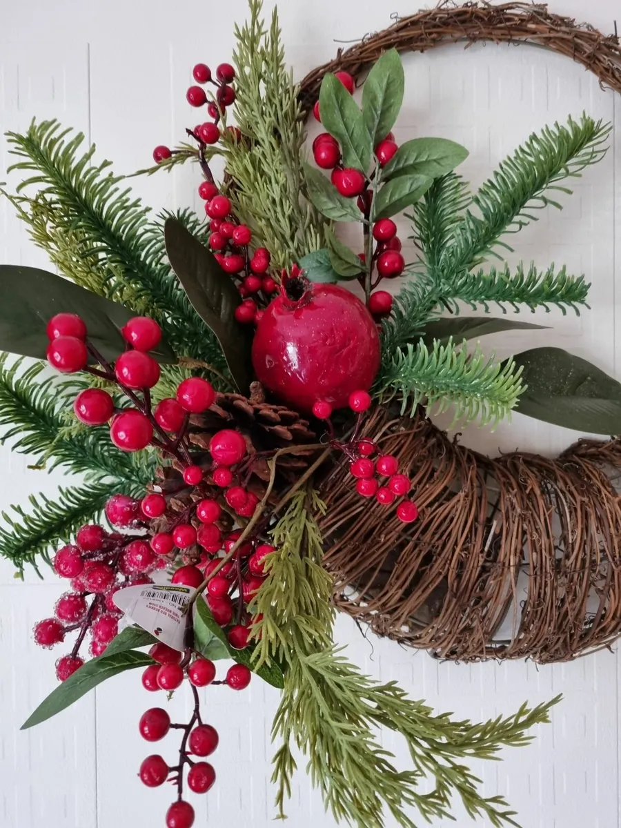 Natural red berries twig wreath 55cm - with tag - Image 4