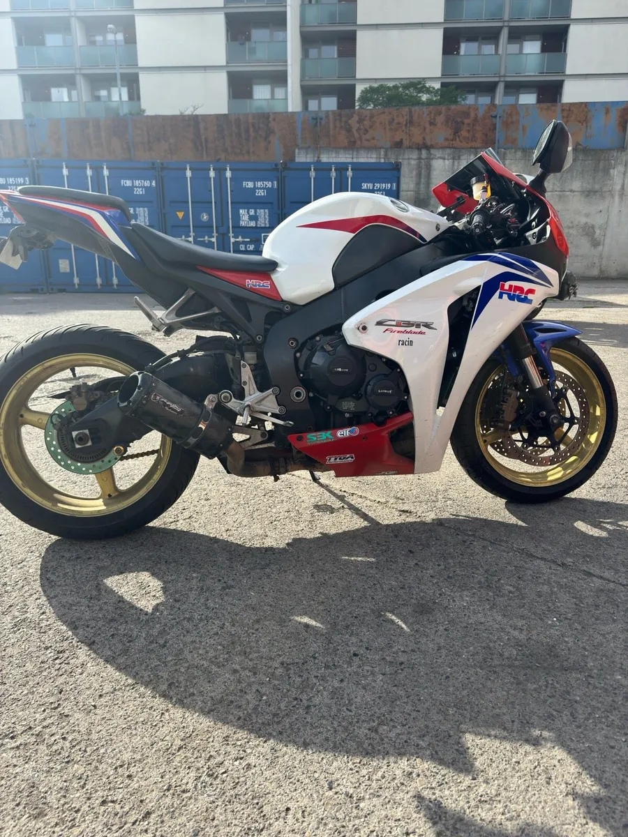 Motorcycle - Image 4