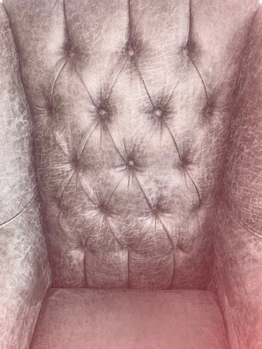 Chesterfield - Image 4