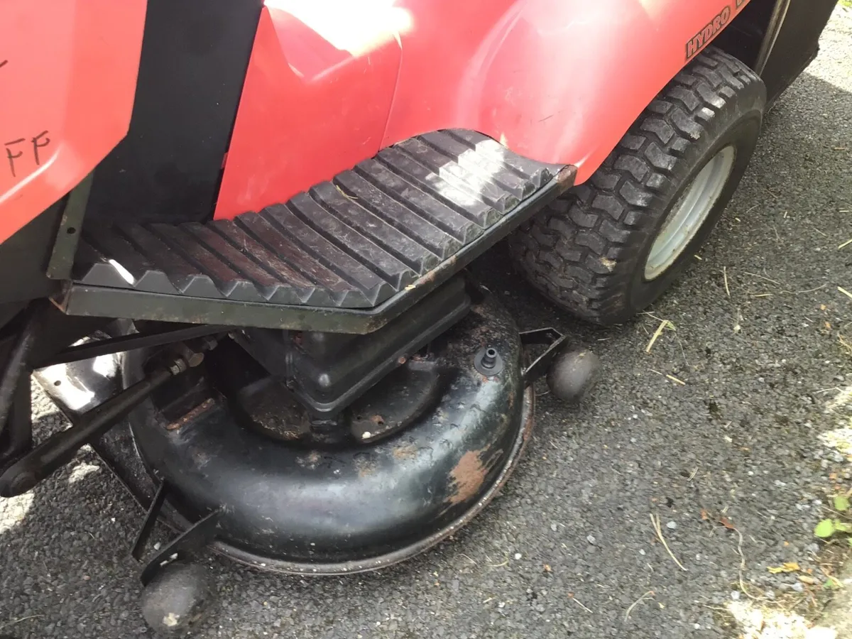 Castlegarden 17HP hydro ride on lawnmower - Image 2
