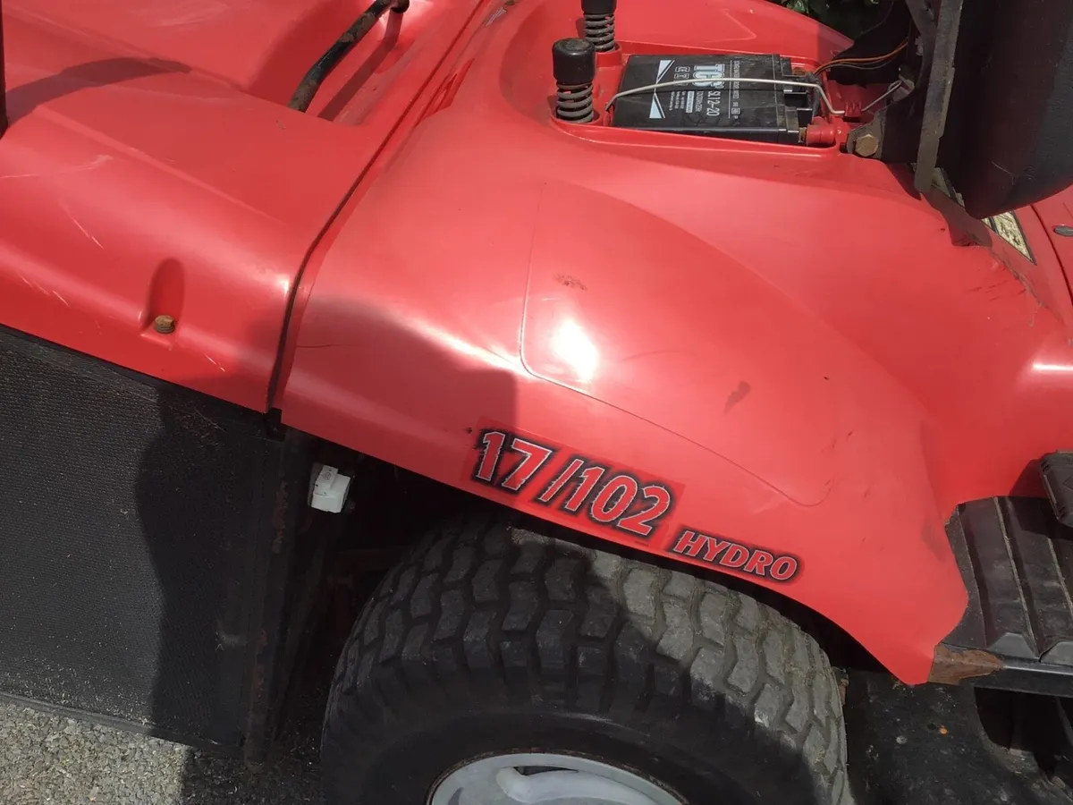 Castlegarden 17HP hydro ride on lawnmower - Image 4