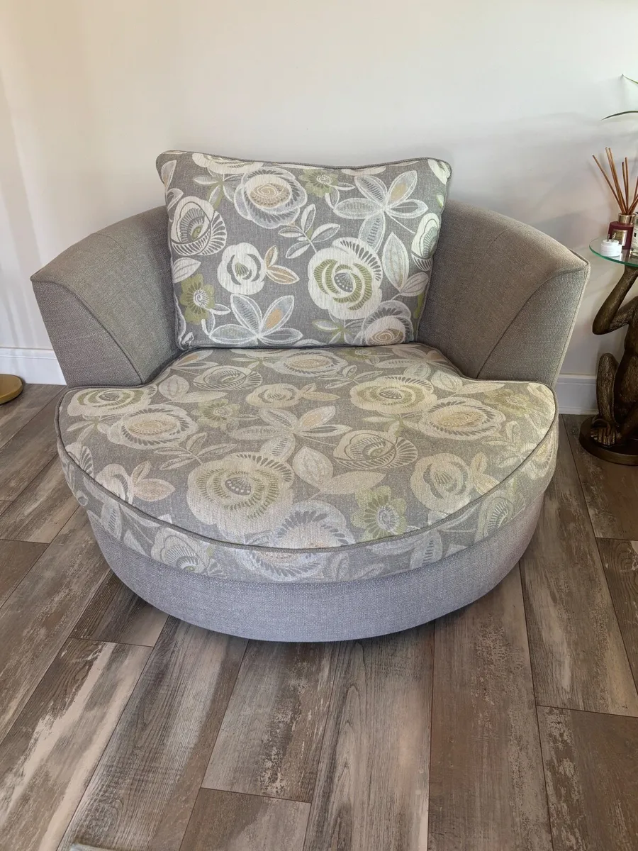 Couch - Image 3
