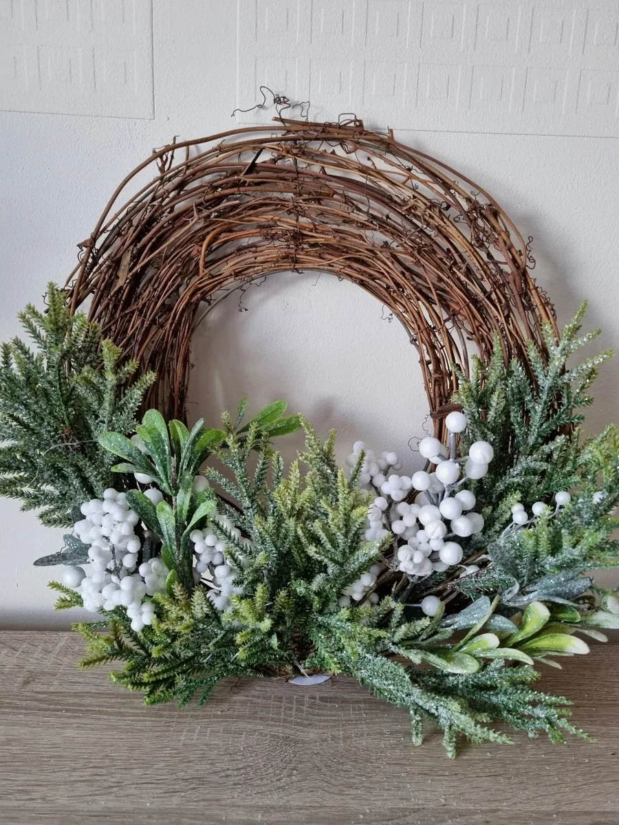 Natural wreath with white berries 50cm - NEW - Image 1