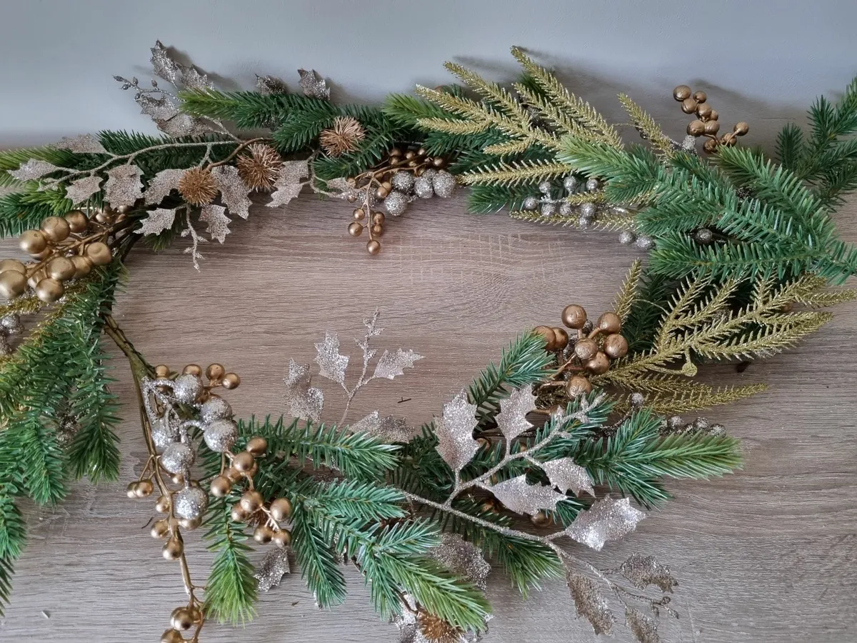 Natural gold berry garland 150cm - NEW - Image 1
