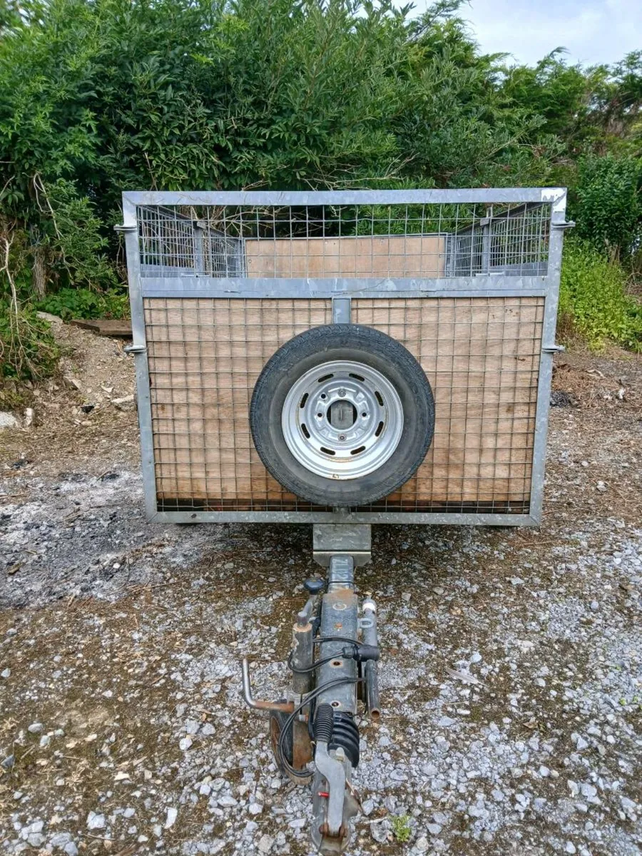 Trailer - Image 1