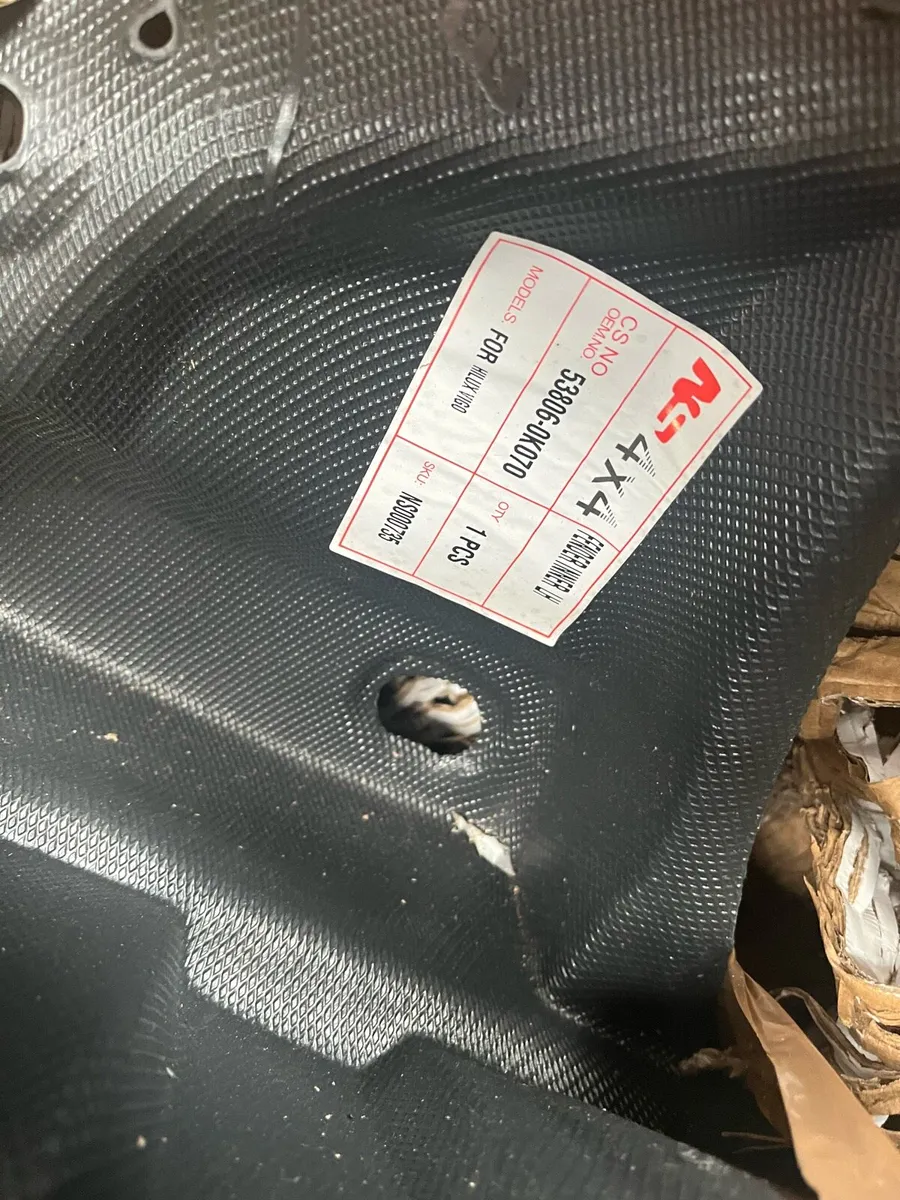 2008 Hilux bumper and spats and bull bar - Image 3