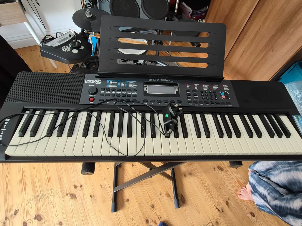 RockJam RJ461  61 key electric keyboard + stand - Image 1