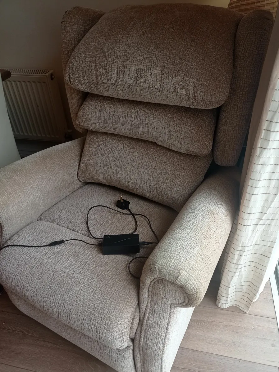 Electric riser recliner orthopaedic chair - Image 2