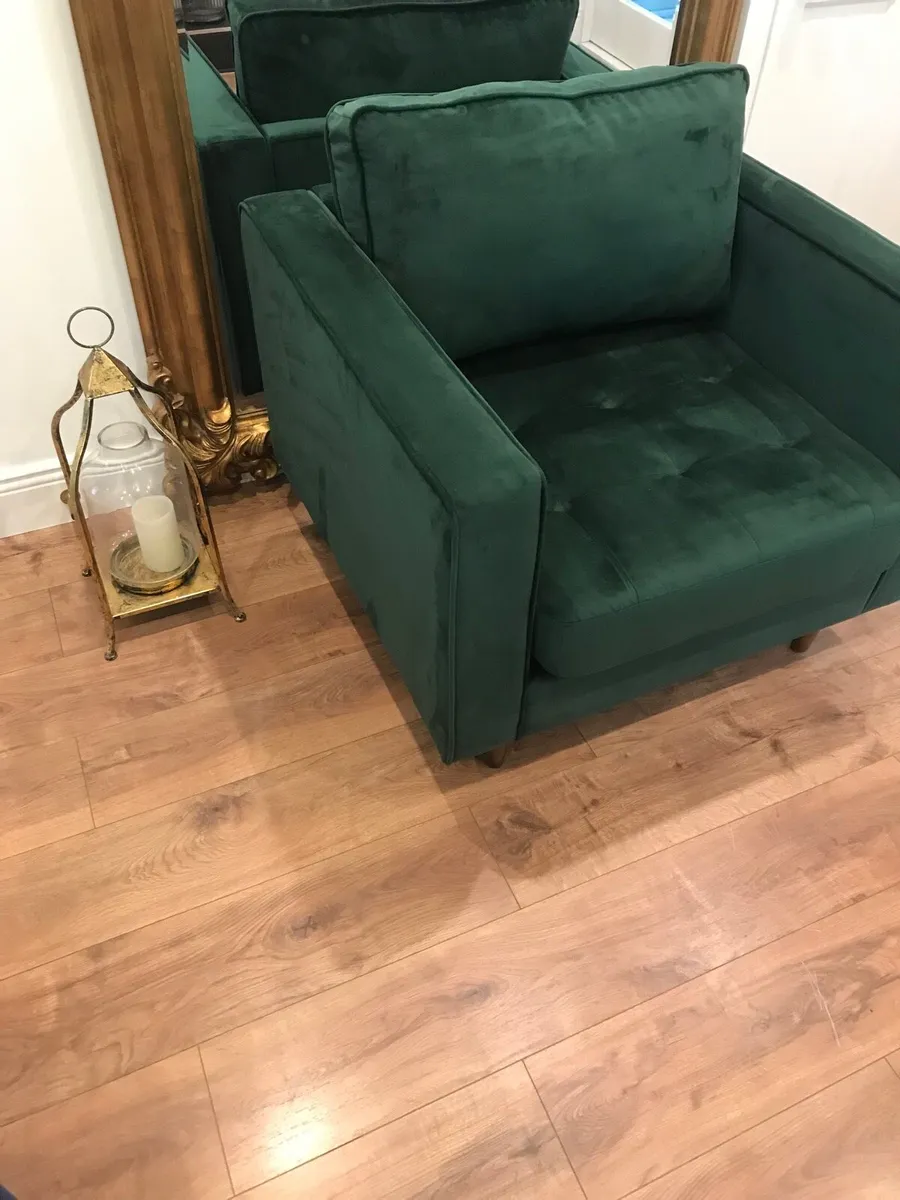 Stunning Emerald green armchair - Image 3