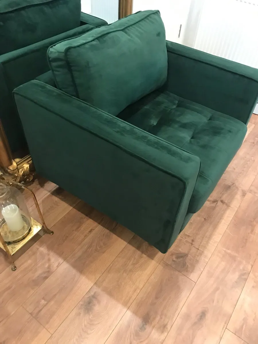 Stunning Emerald green armchair - Image 4