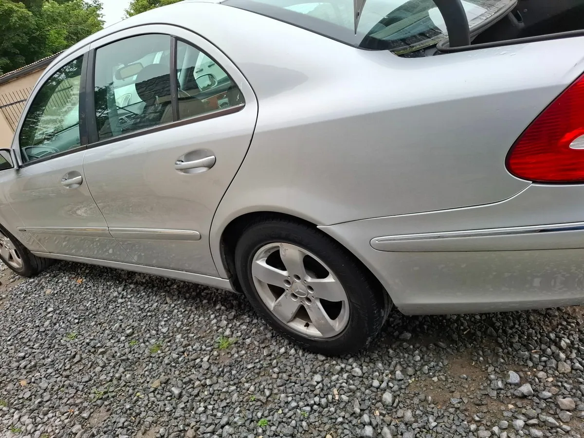 Two Mercedes Cars 02/03 - Image 3