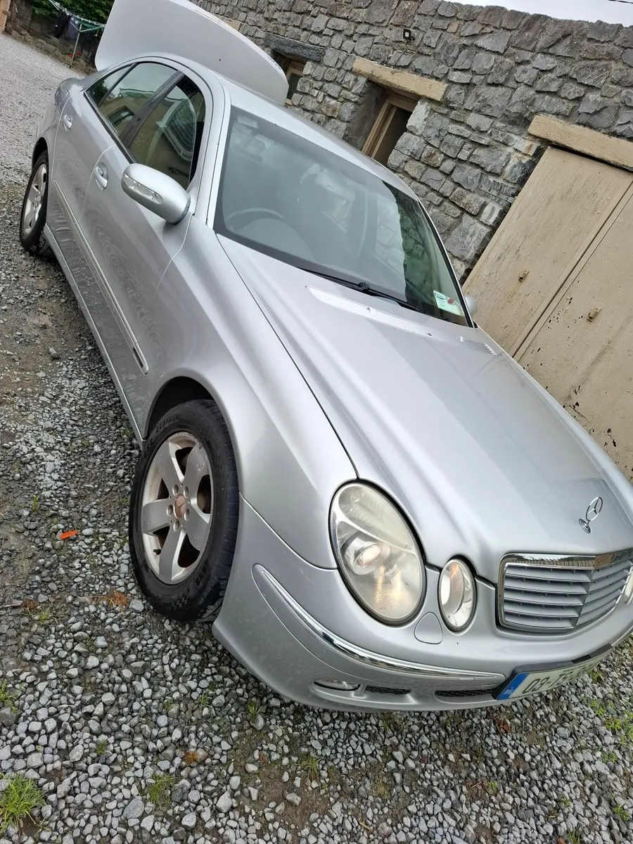 Two Mercedes Cars 02/03 - Image 2