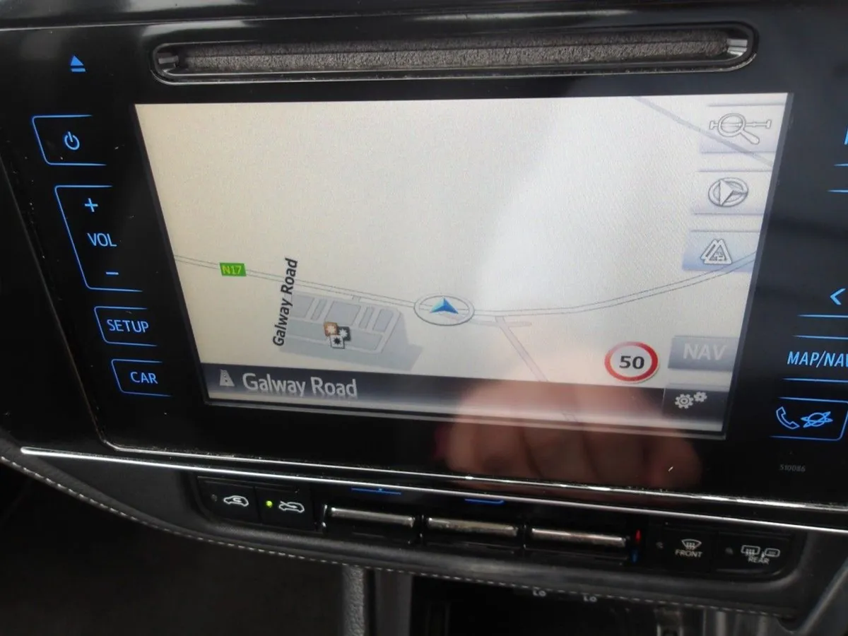 Toyota Auris 1.6 D-4d (112) Luna Sat-nav - Image 4