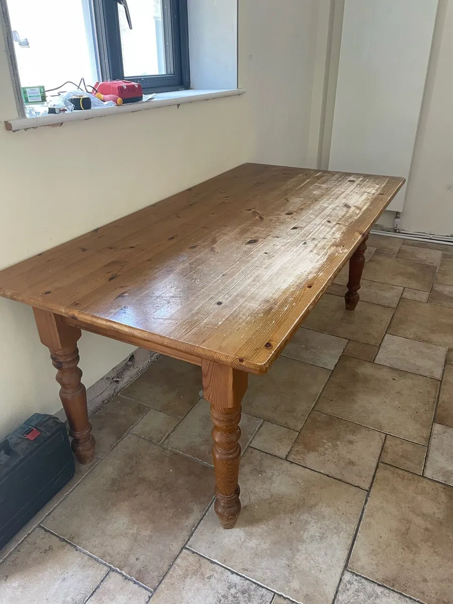 Solid pine table and 6 solid chairs - Image 1