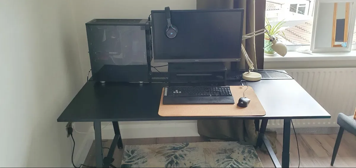 Gaming Desk with bulit cable tidy - Image 1