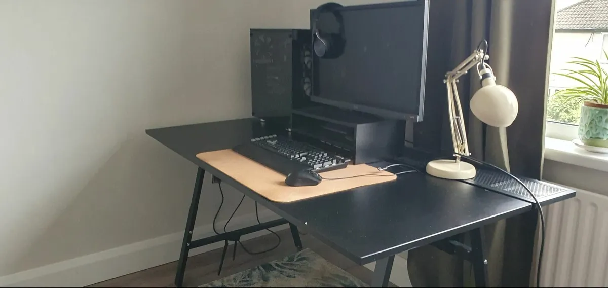Gaming Desk with bulit cable tidy - Image 4