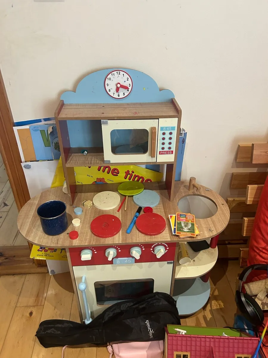 Wooden kitchen - Image 1