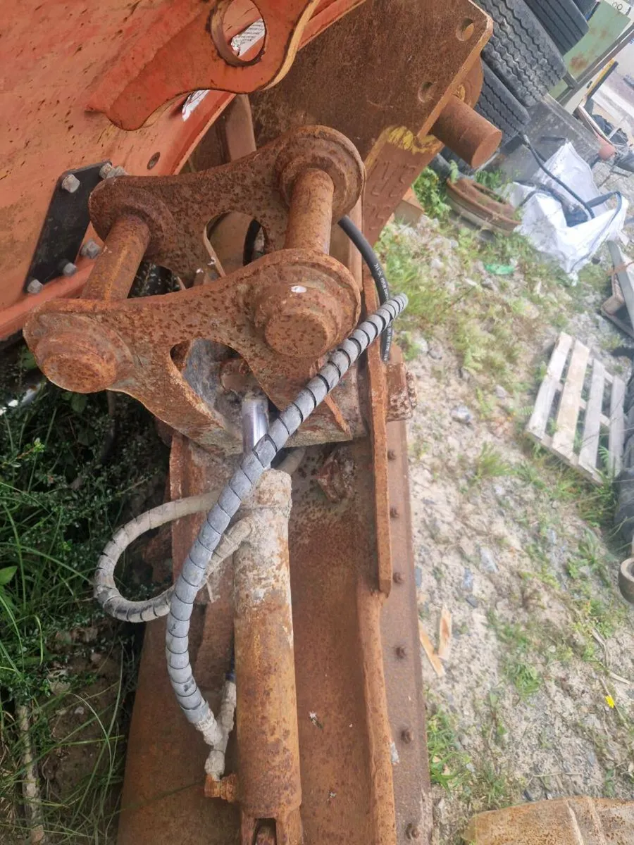 Tilt bucket for 5 8 Ton - Image 2