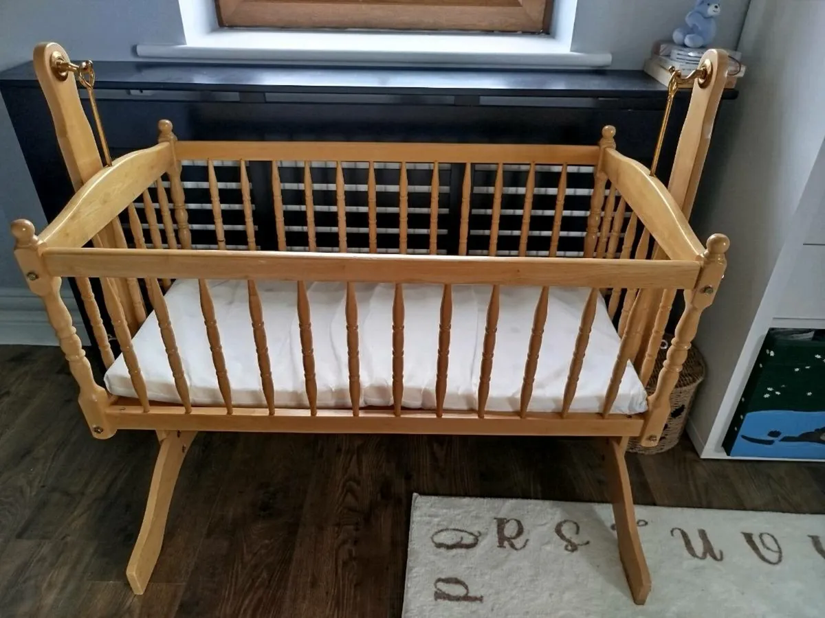 Baby crib - Image 1