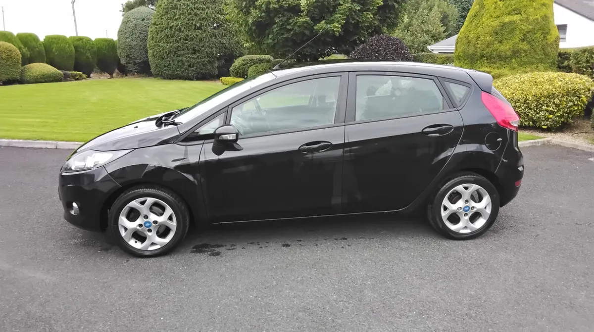 FORD FIESTA  1.2 ZETEC...LOW MILES - Image 2