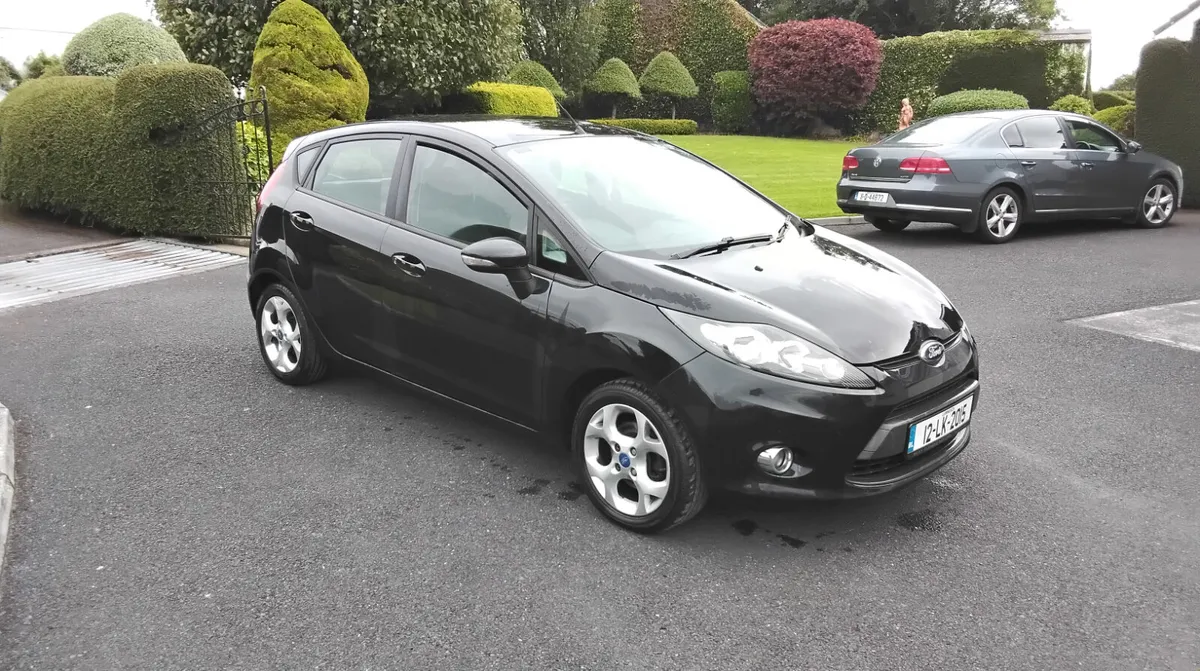FORD FIESTA  1.2 ZETEC...LOW MILES - Image 4