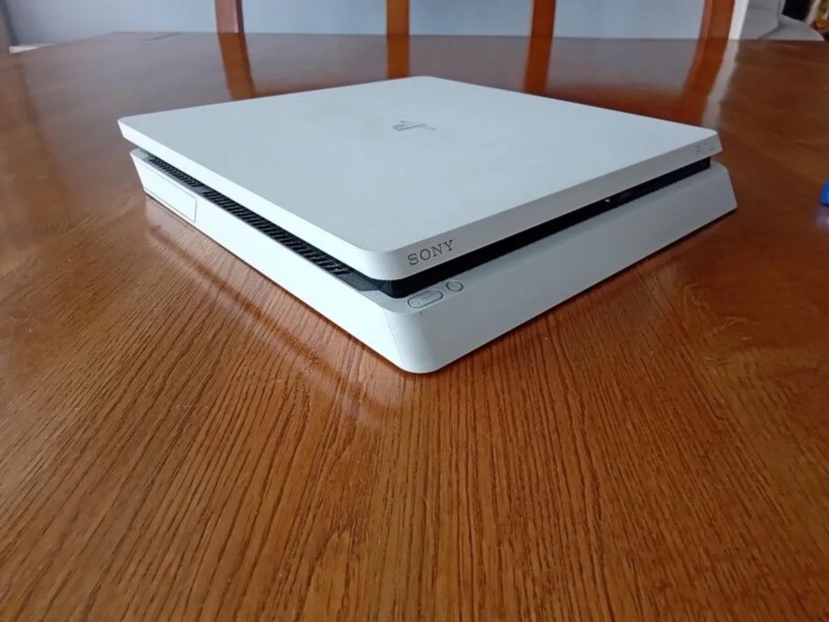PS4 white slim, perfect condition - Image 2