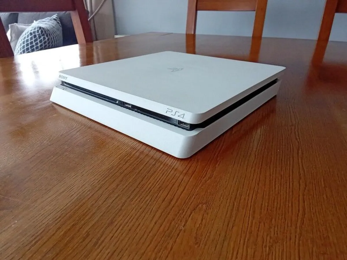 PS4 white slim, perfect condition - Image 3