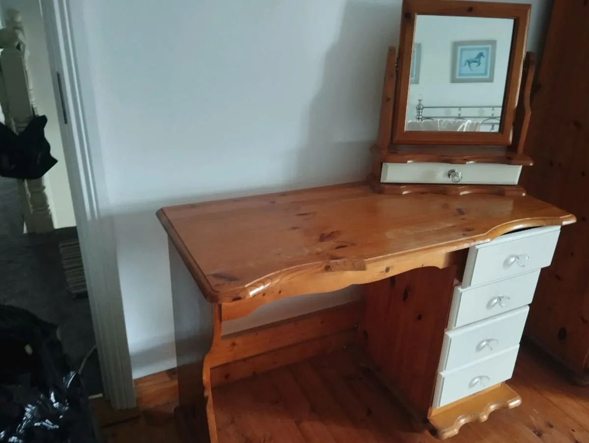 Dressing table with mirror