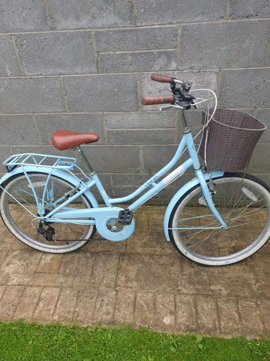 GIRLS 24 INCH BICYCLE - Image 1
