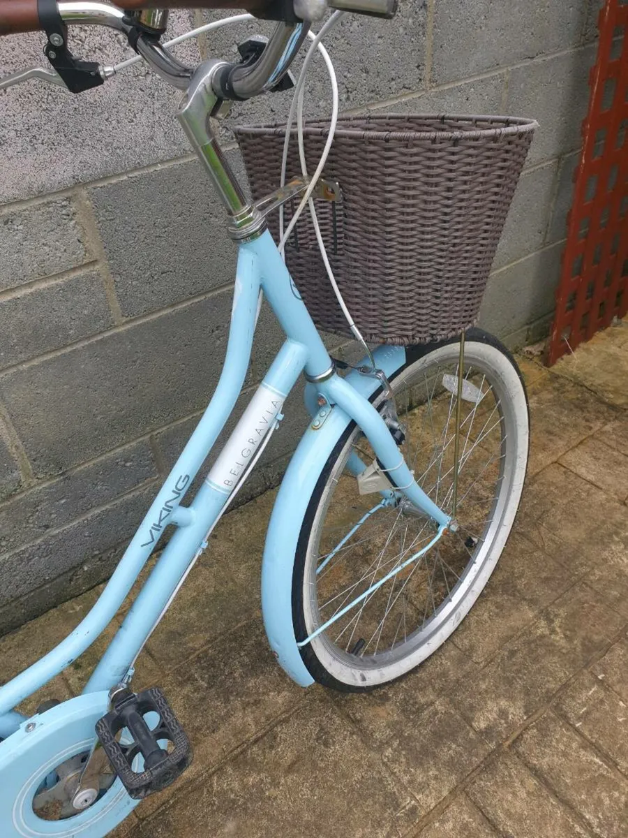 GIRLS 24 INCH BICYCLE - Image 3