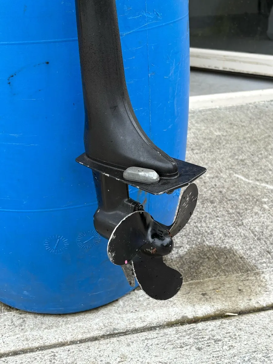 Suzuki 2.2hp outboard - Image 4