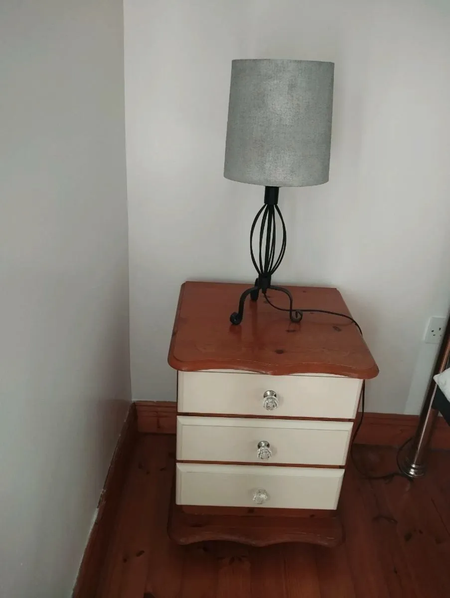 2 bedroom lockers lovely condition - Image 1