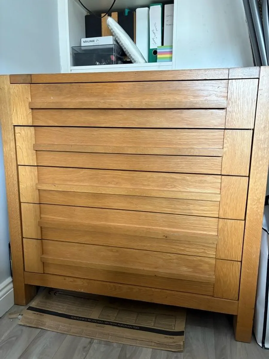 Oak (solid) chest of drawer from marks and Spencer - Image 1