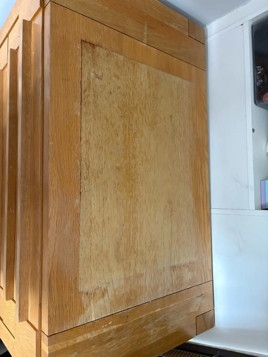 Oak (solid) chest of drawer from marks and Spencer - Image 2