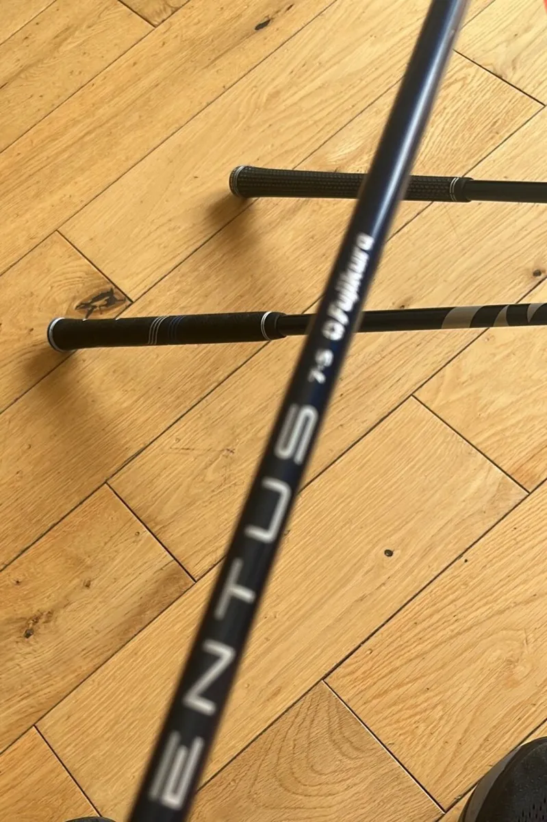Taylormade Sim 2 4 hybrid - Image 2