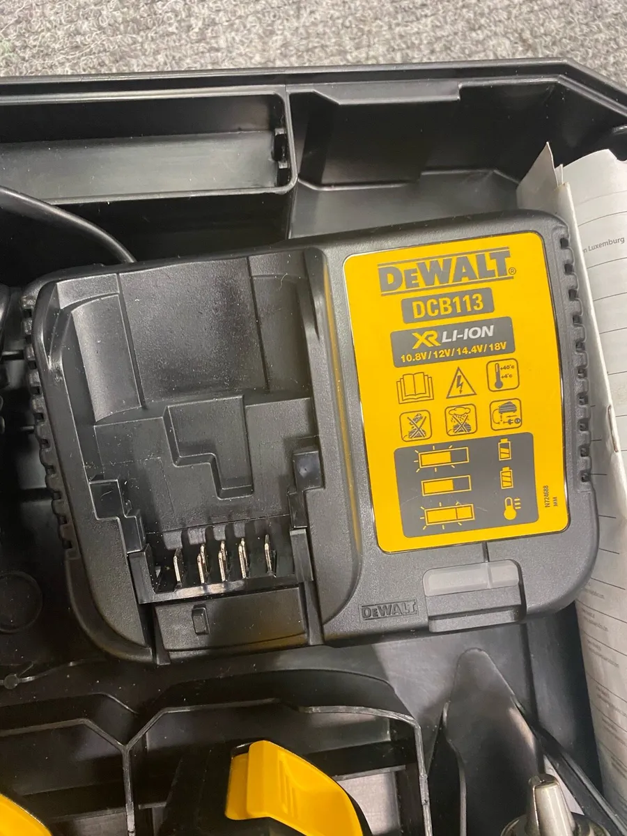 Dewalt DCD 776 Drill + 2x 1.5AH + Charger - Image 4