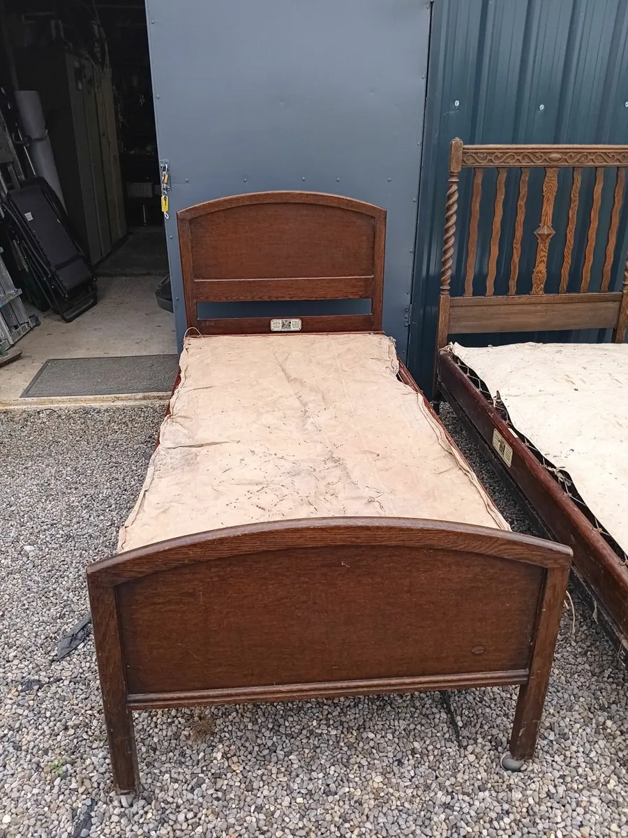 Antique single beds - Image 1