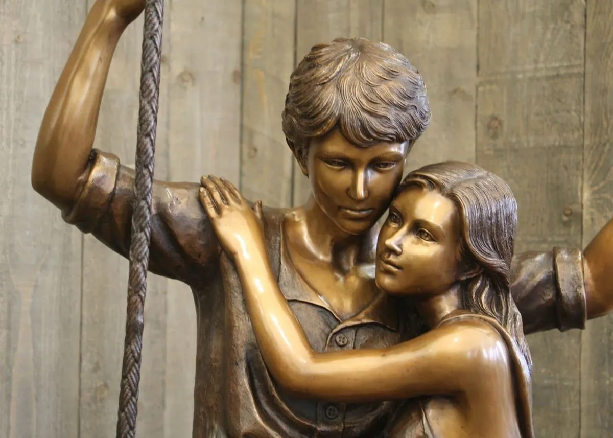 Bronze lovers on tree sculpture - Image 3