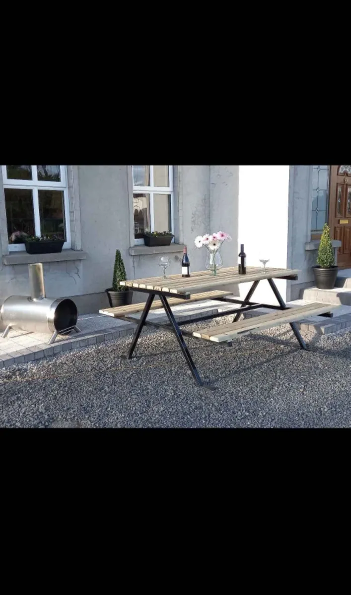 Picnic bench - Image 1