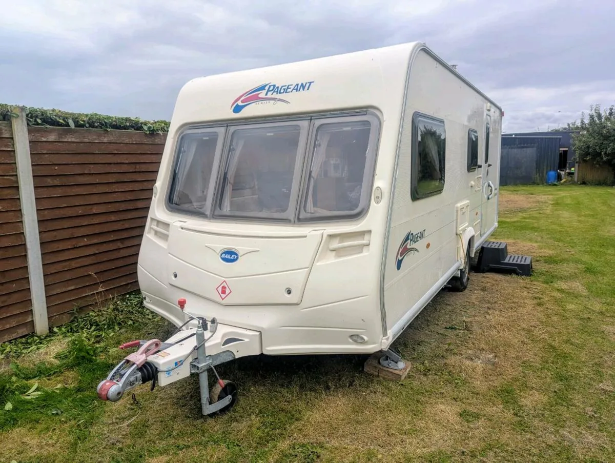 2008 Bailey Pageant Champagne 4-berth - Image 1