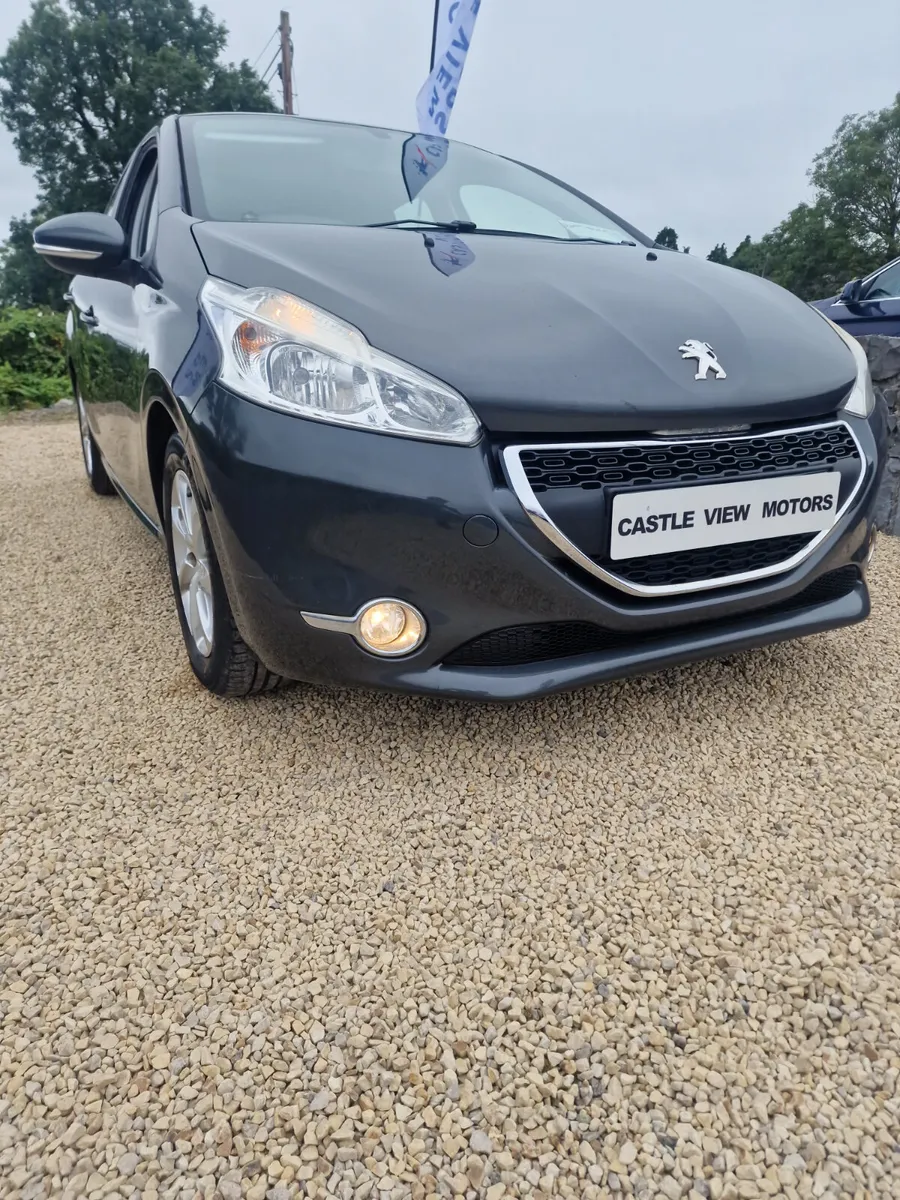 Peugeot 208 1.2 PETROL - Image 2