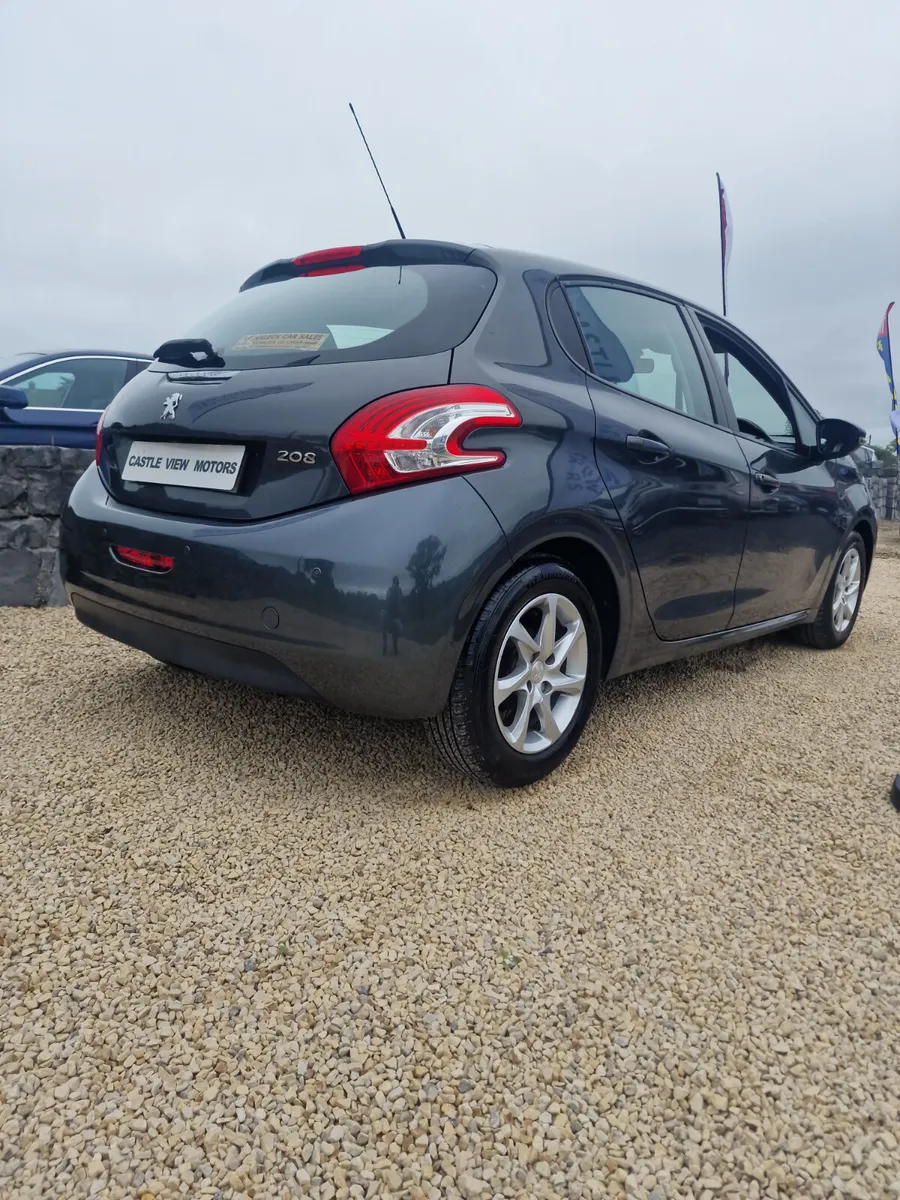 Peugeot 208 1.2 PETROL - Image 3