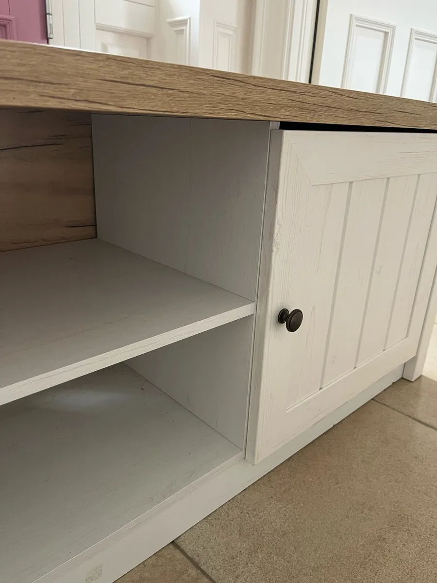 TV Unit - Image 2