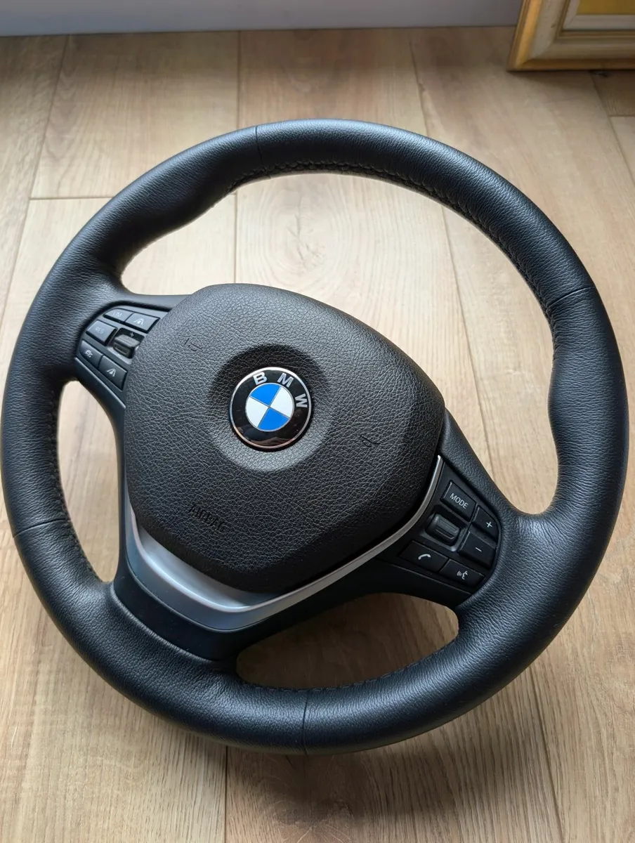 BMW 3-Series 2018 - Image 2
