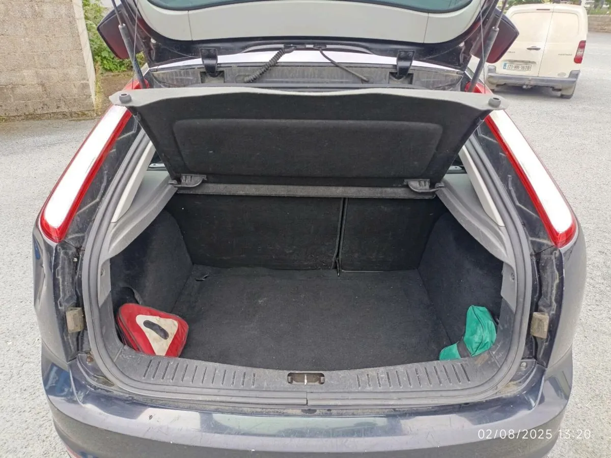 Ford Focus 2010 - Image 4