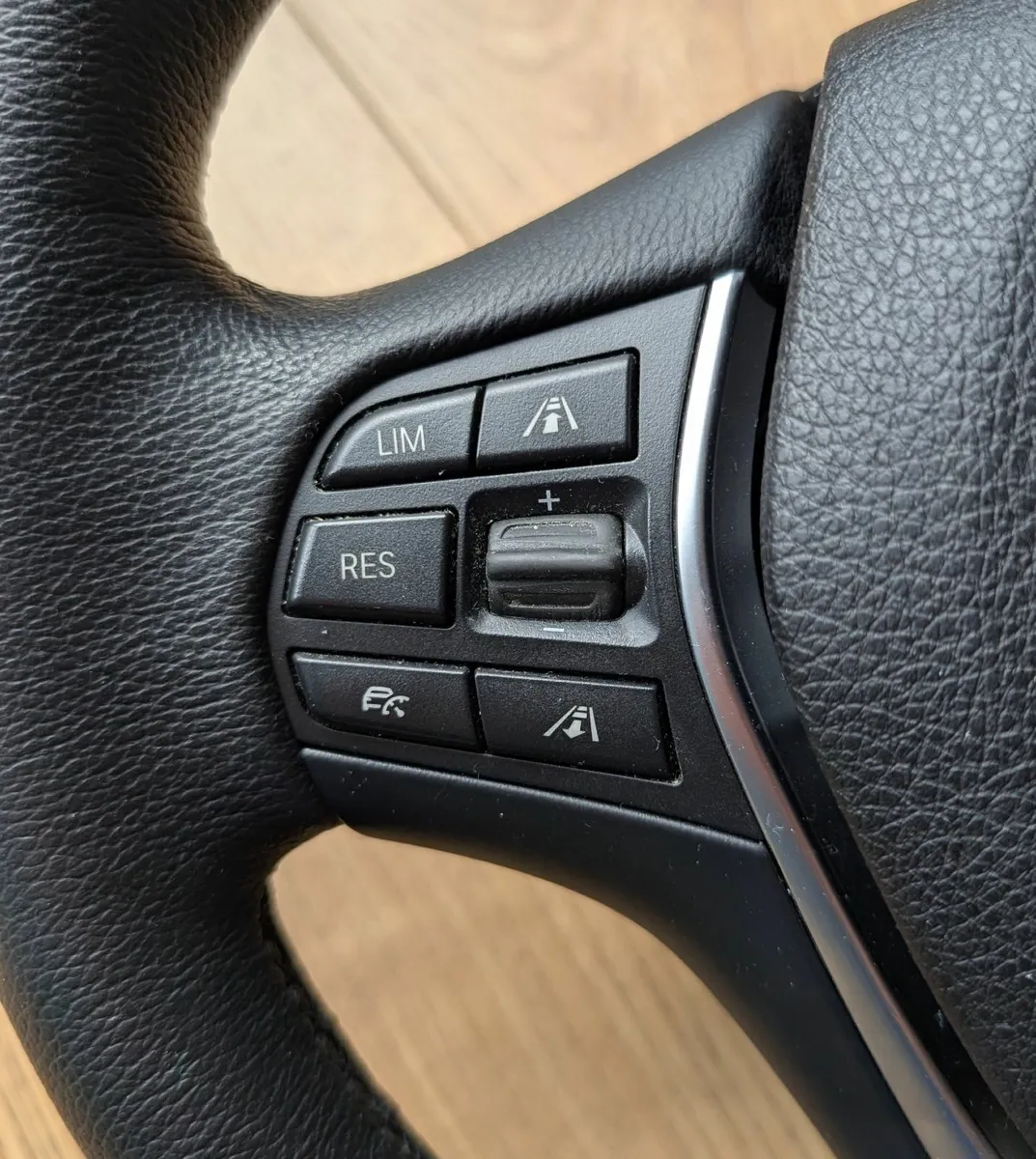 BMW 3-Series 2018 - Image 4