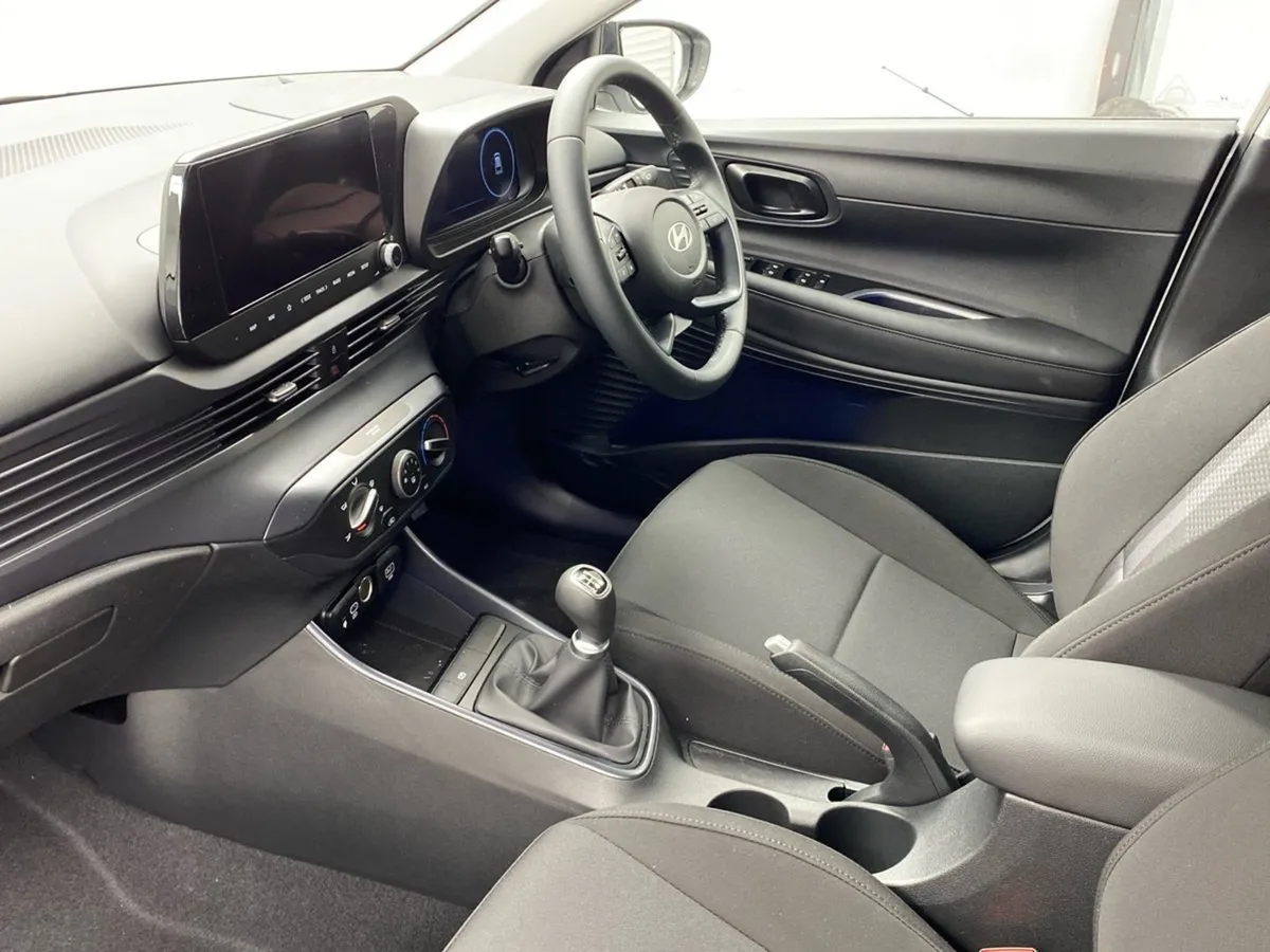 Hyundai i20 Deluxe Plus - Image 3